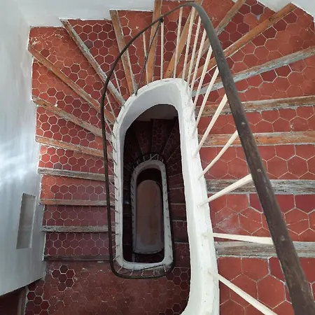 Renovated Fully Equipped Studio For 2 To 4 Pers Apartment *