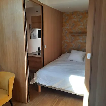 Renovated Fully Equipped Studio For 2 To 4 Pers *